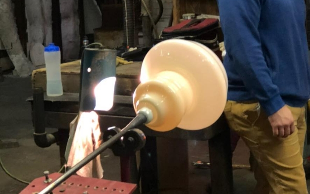 アメリカ ガラスシェード工場