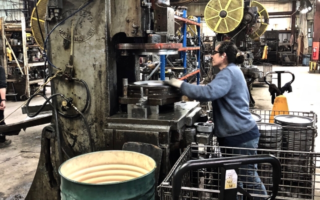 アメリカ プレス工場