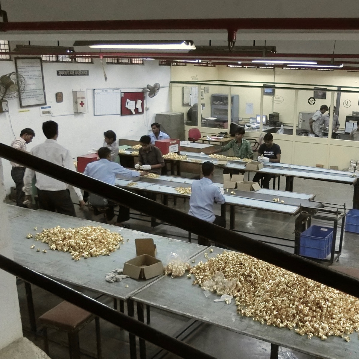 検品はノンビリ